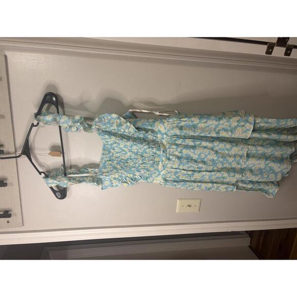 Dresses & Skirts - BCBG Generation Retro Floral Ruffle Dress - Size L